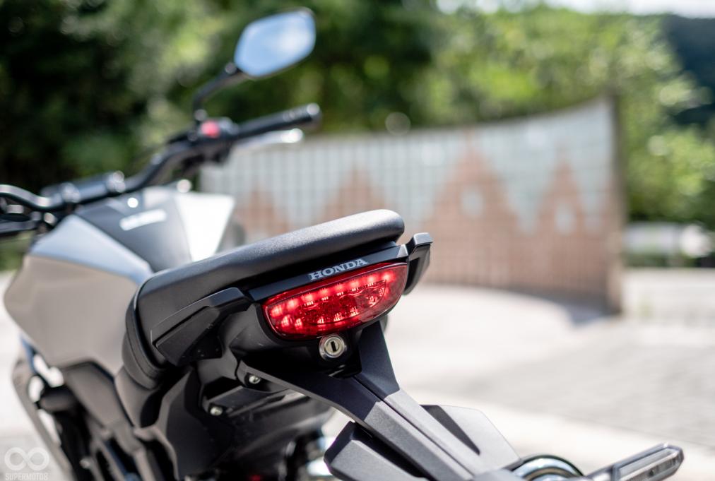 本田小排量旗舰摩托车cb300r,2023款本田cb300r国内优惠