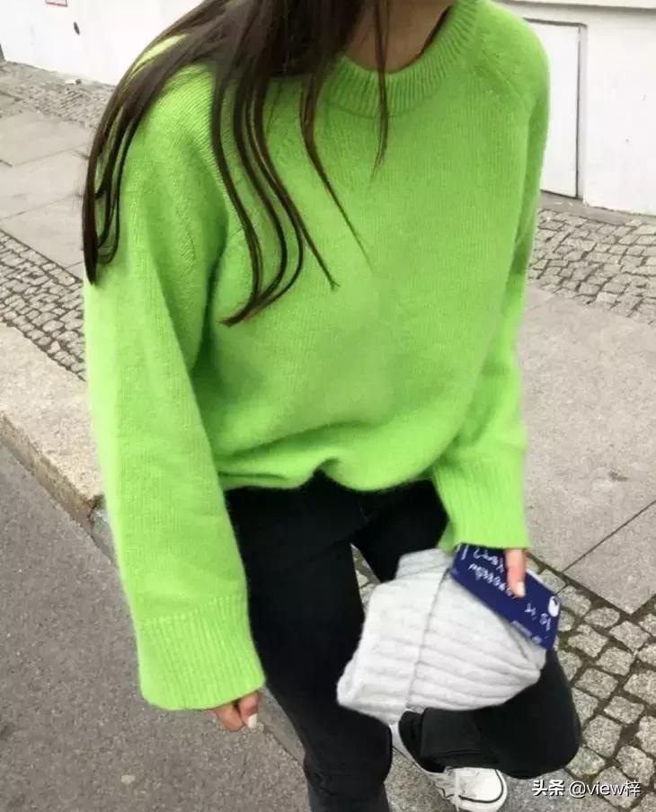 刘雯同款羊毛衫穿搭,初恋风的毛衣