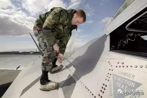 飞机上的那些个细胞:功不可没的铆钉