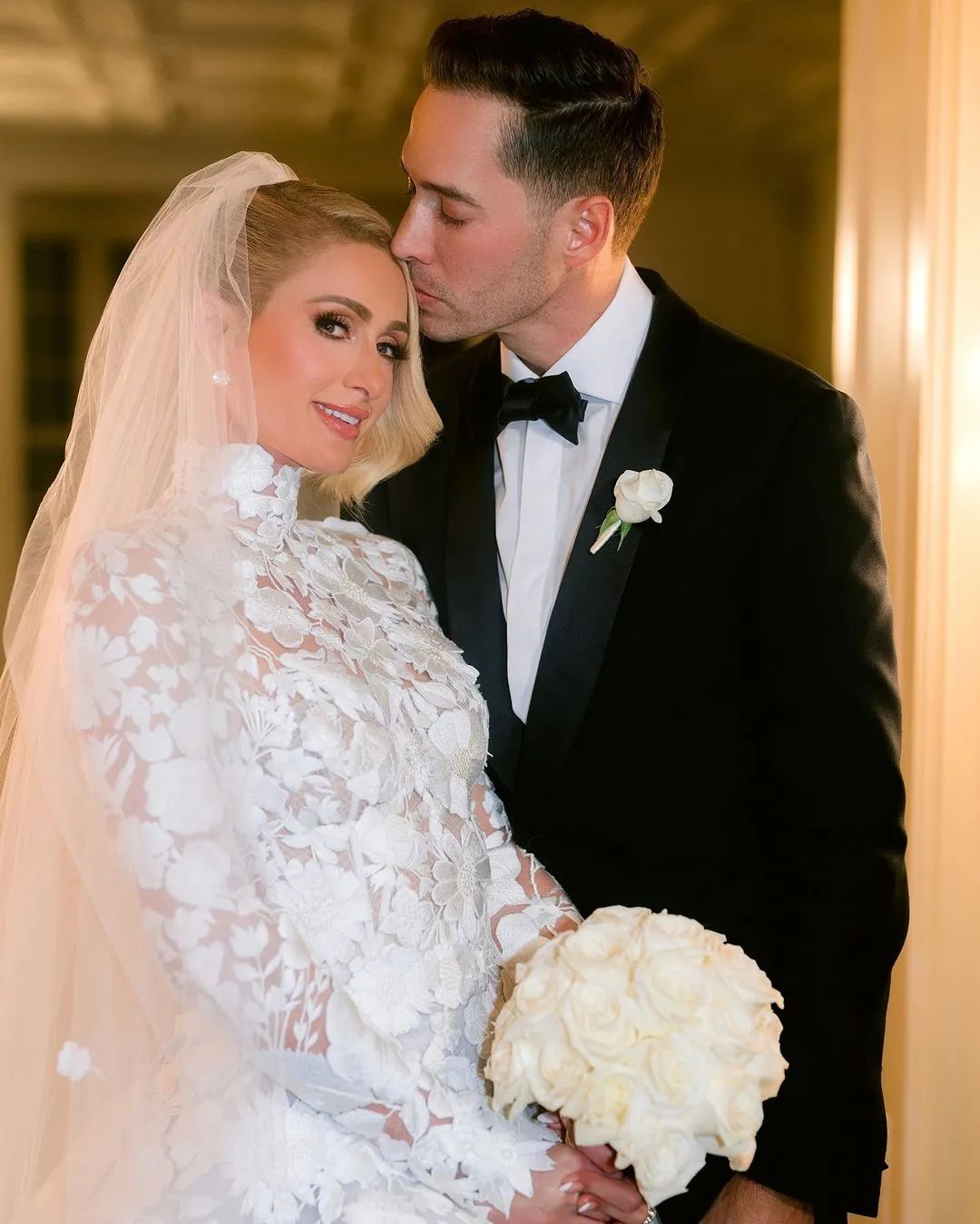 从希尔顿大小姐到舒淇，最美的婚纱从不只有一种模样