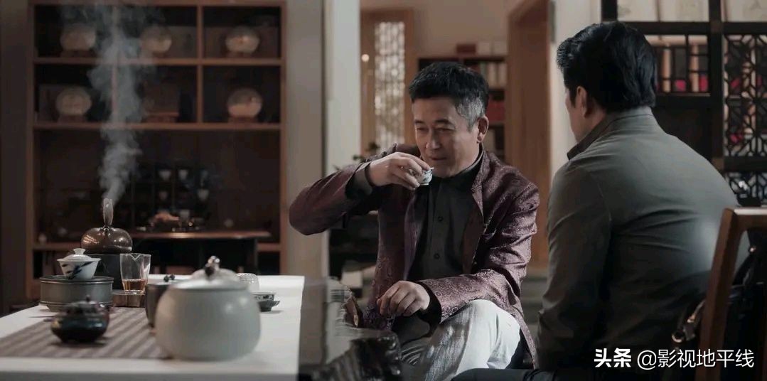 孙红雷得承认，在《扫黑风暴》里，他的演技输给了王志飞