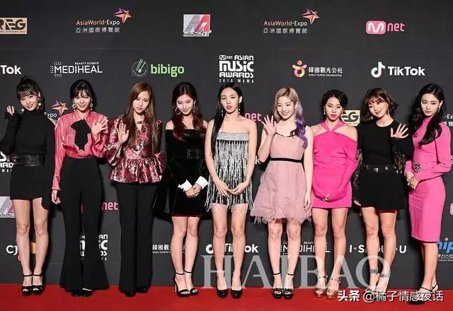 假摔、穿薄纱，修图滤镜到失真：女星们用力过猛的红毯瞬间