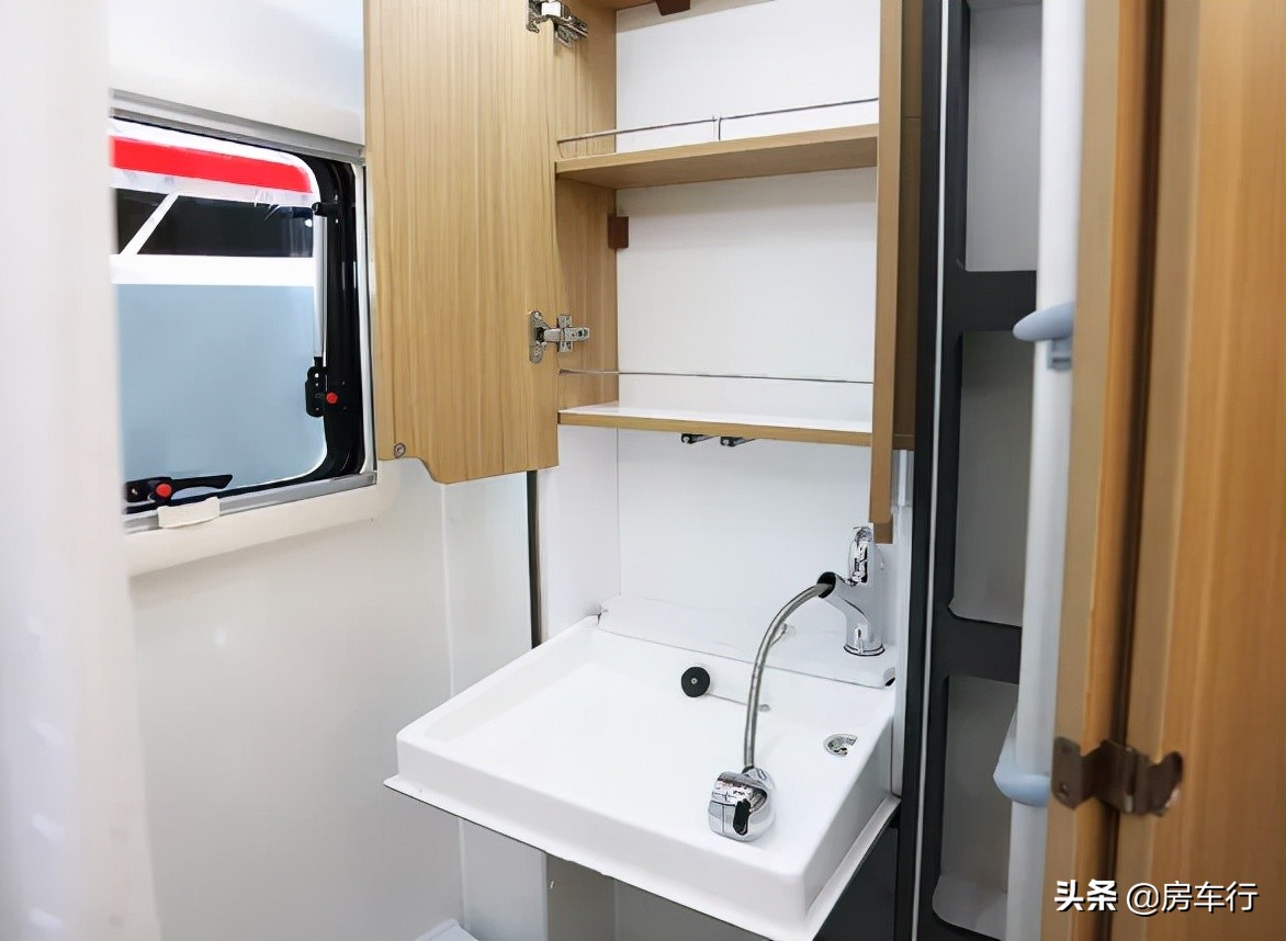 进口依维柯69.99W起，双拓展+全铝车身，云游新车也太香了