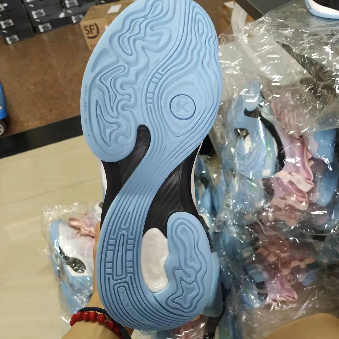 虚荣OR求实？KT7代配置拉满，CJ1代力求高端，安踏和李宁你爱谁？