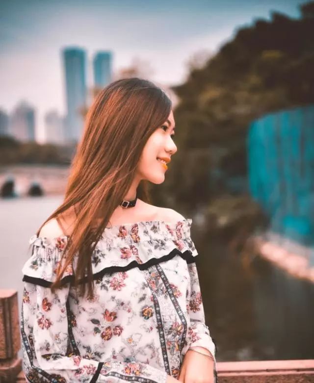 拍照侧脸取景技巧,拍人像侧脸的技巧