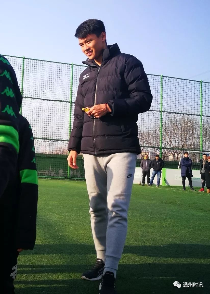 厉害!通州籍前国脚吕征来当裁判和评委!这群通州孩子踢嗨了
