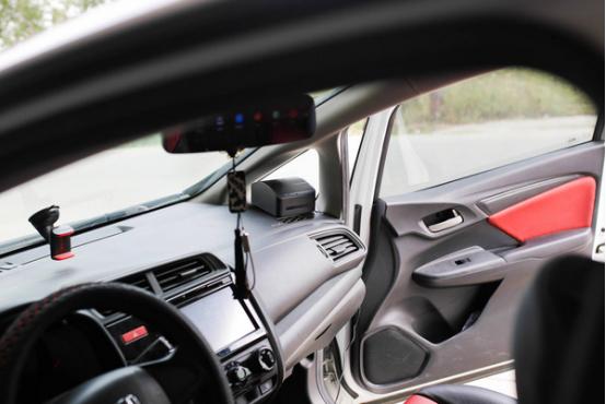 车里抽烟空气净化,车里去烟味空气净化器