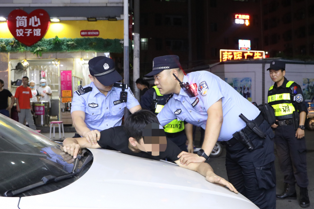 光明刑侦高手奔波数月侦破涉恶“套路贷”团伙，扫黑除恶的一把“尖刀”！