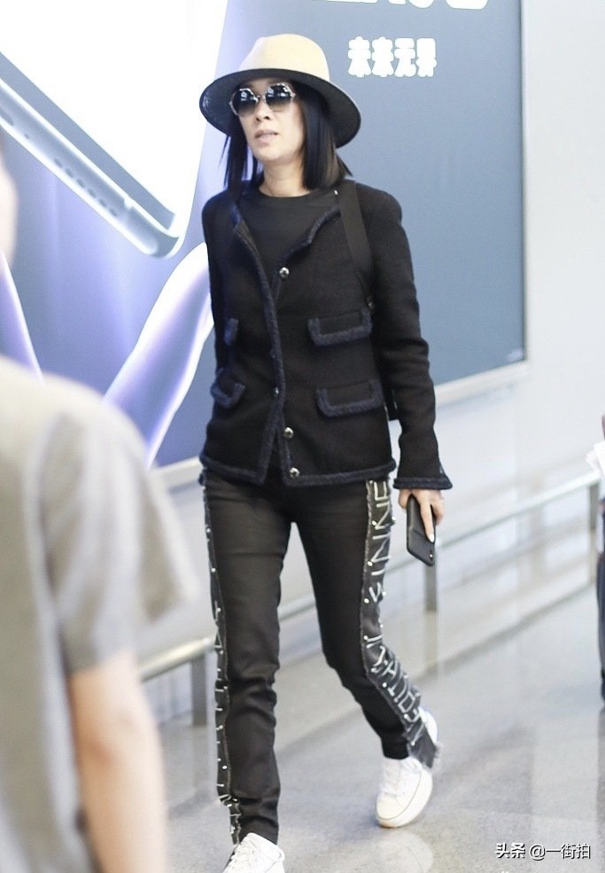 那英现在素颜近照曝光,歌坛一姐那英一笑而过