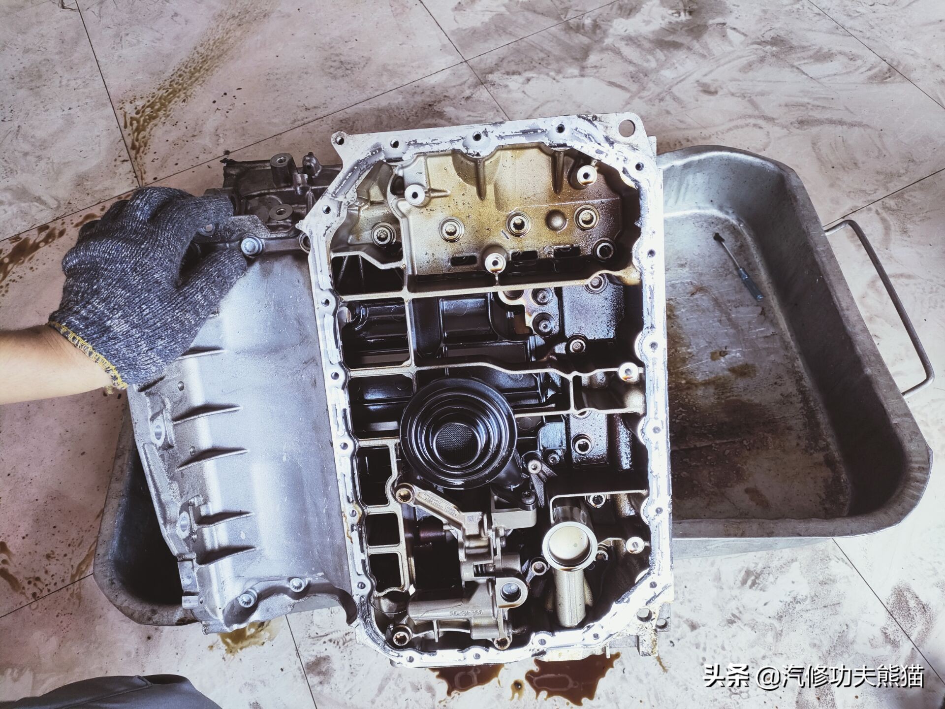 新款大众途锐烧机油吗,百万豪车为什么还烧机油