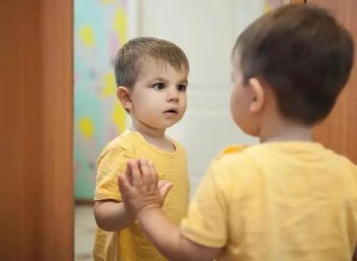 孩子脾气倔强家长应该怎么做,孩子脾气很倔怎么开导他