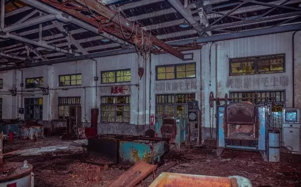 重庆大山里的荒废大楼,重庆废弃建筑群