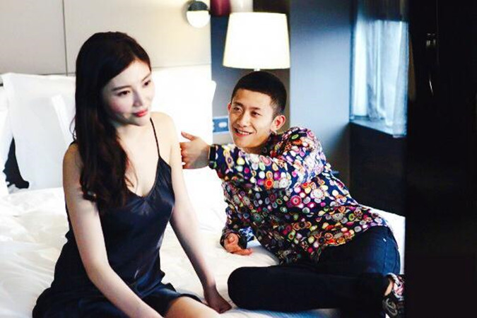 男友明目张胆劈腿,男友无情劈腿