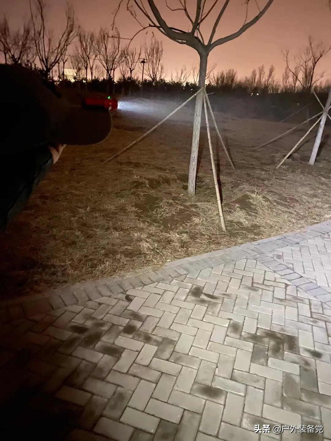 渐进式创新！无线充电手电OlightBaton3