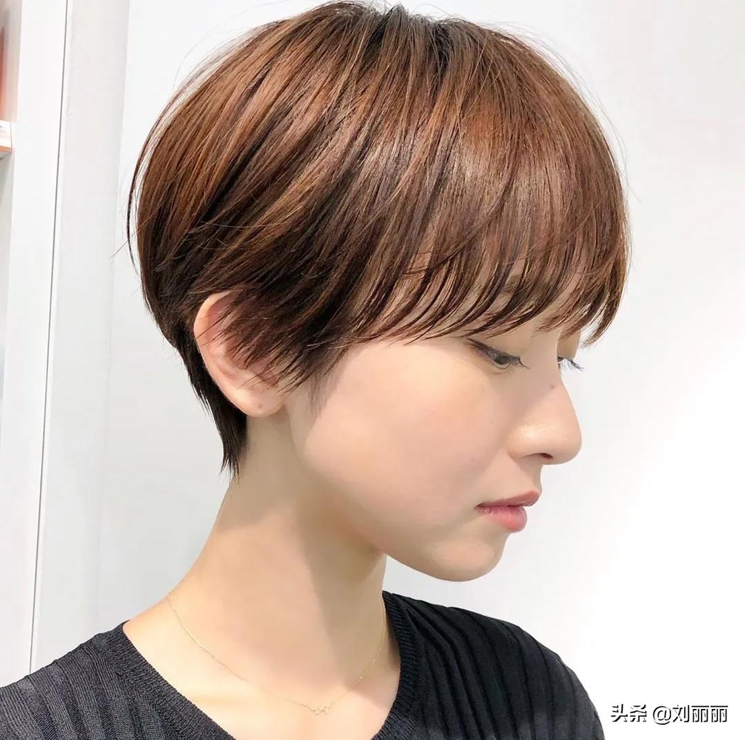 女生短发别针造型,所有女生剪完不用打理的减龄短发