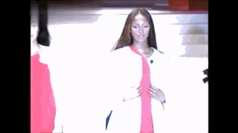 她是天神Naomi心中的bestwalker,身材比例完美被赞“小腰精”