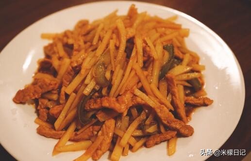 简单又好吃的土豆的炒法介绍,家常炒土豆怎么做才好吃