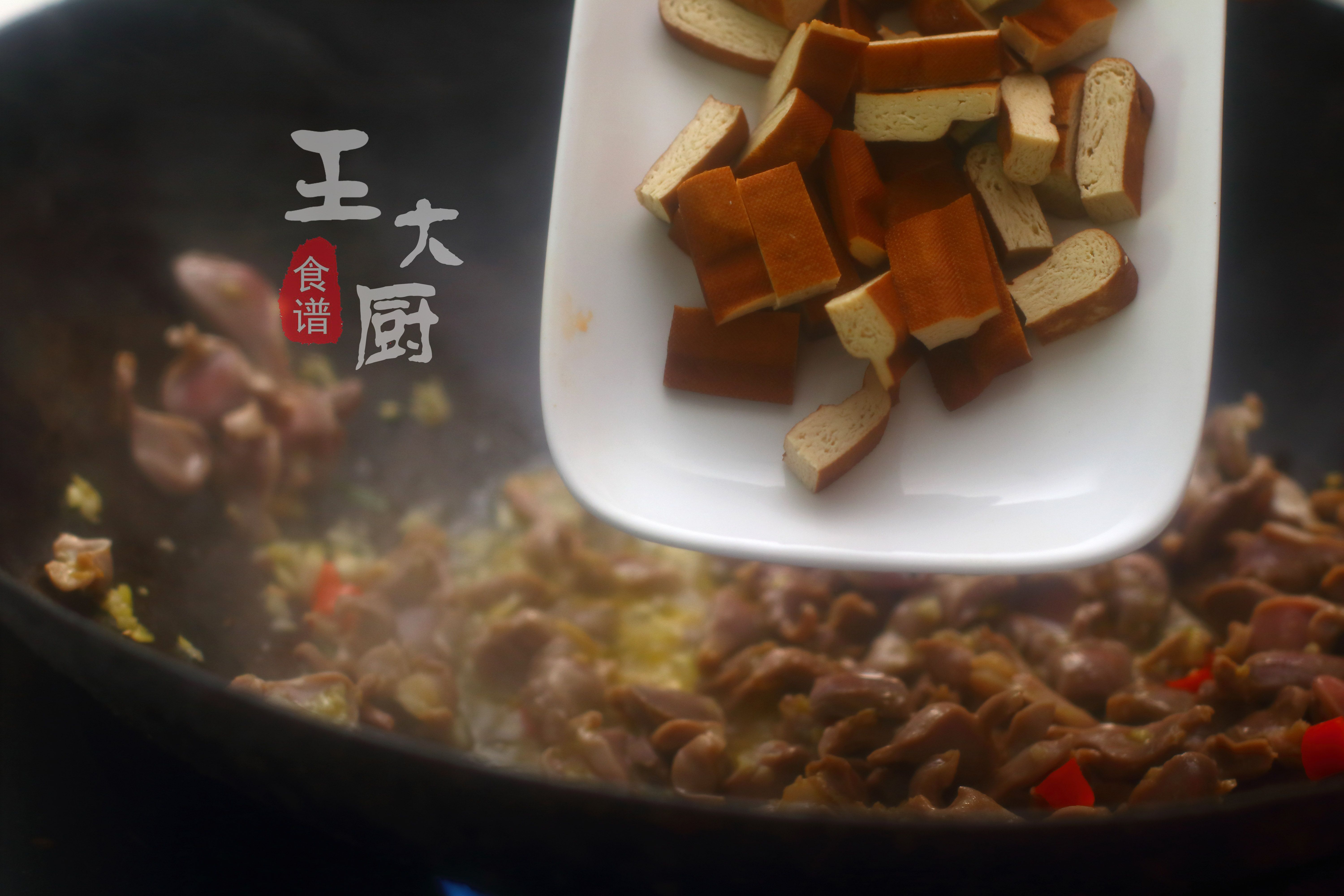 炒鸡肝鸡胗怎么做好吃又嫩,香干炒鸡胗的家常做法大全