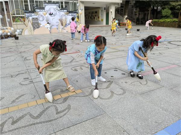 笔墨纸砚润童心,书香画韵趣国庆:合肥市宿州路幼儿园迎国庆活动