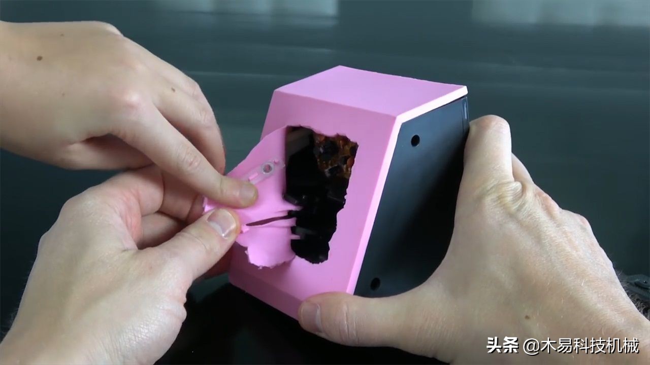 “猴子脸”会“吞钱”，它是怎样做到的？切开后才知啥结构