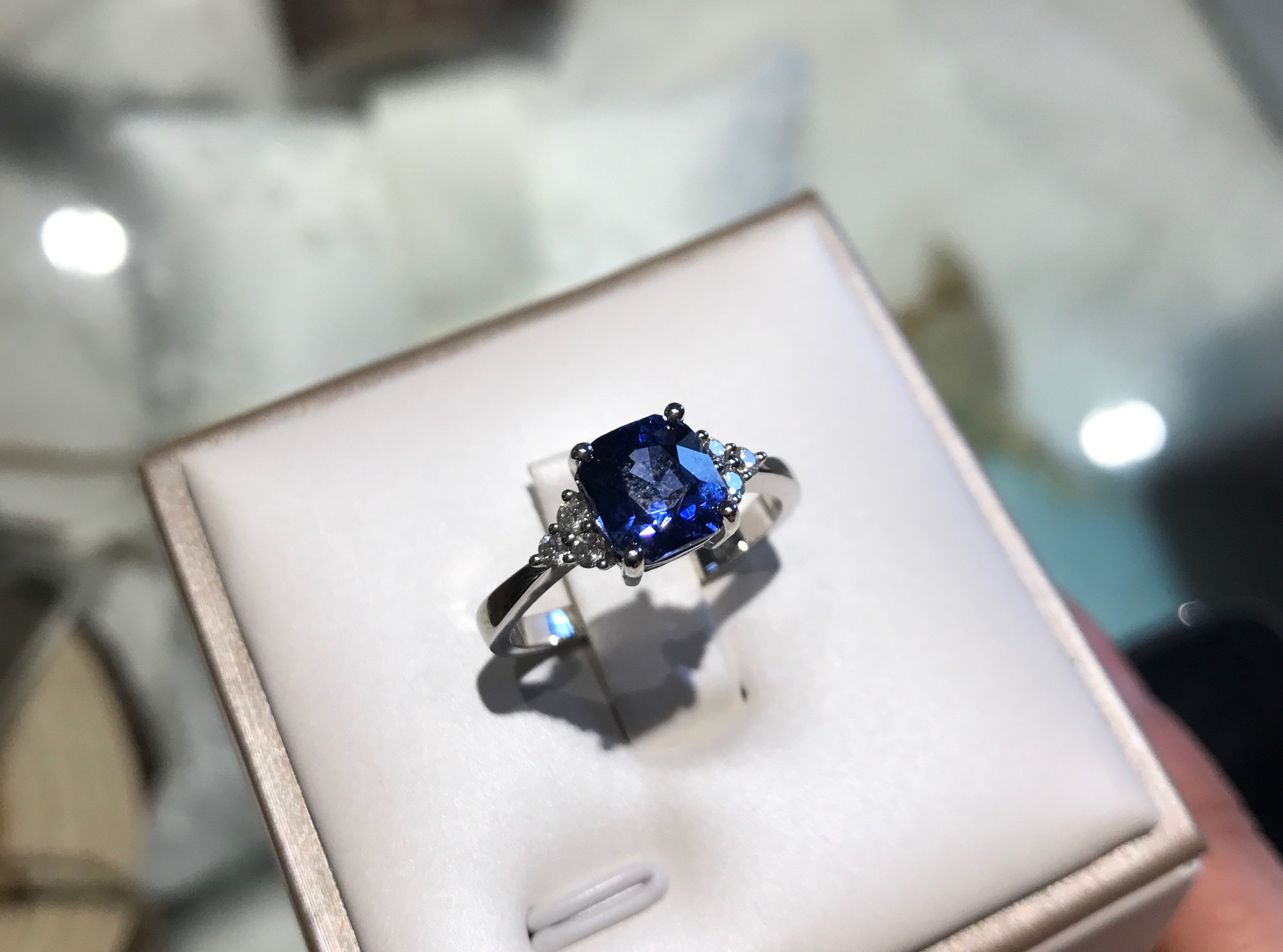 买首饰一定要买万足金吗,999足金镶嵌和田玉是足金吗