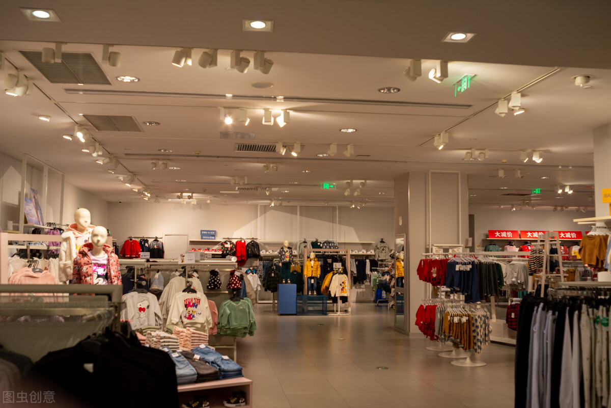 年轻妹子开服装店年赚500万,90后女孩开服装店年入50万