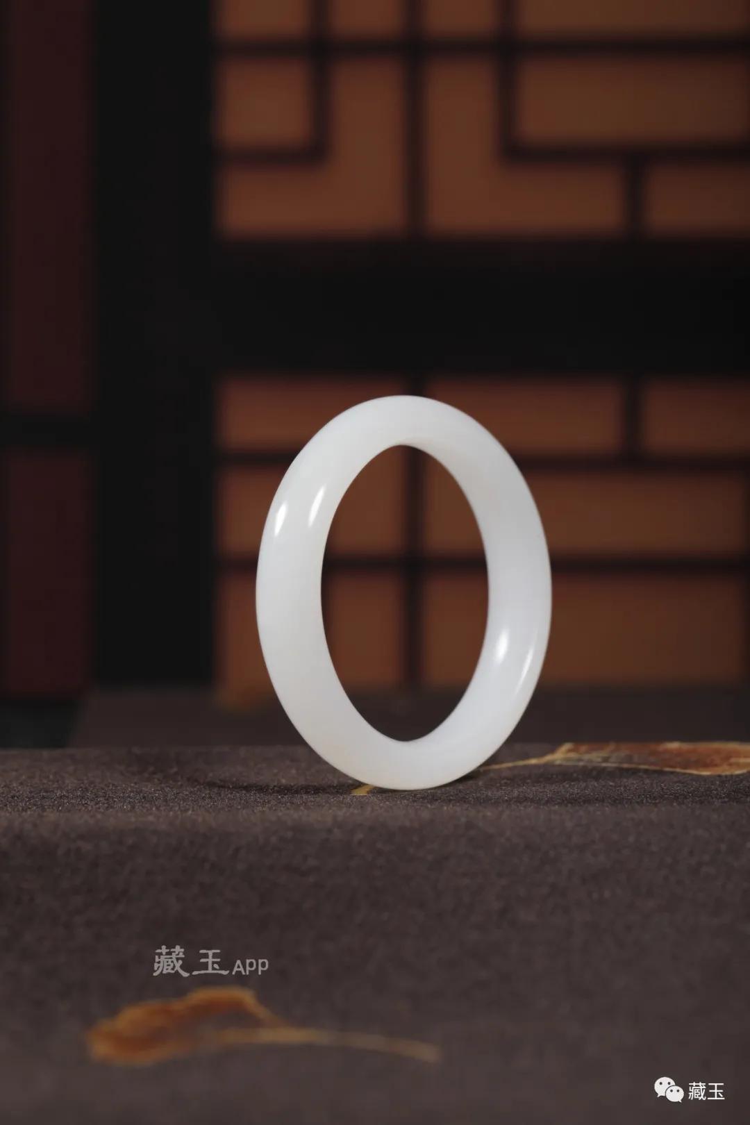 和田玉手镯买什么样的好,和田玉手镯新手入手怎么选