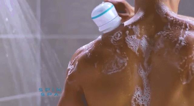 背部搓澡的方法,一个人搓澡怎么搓到后背