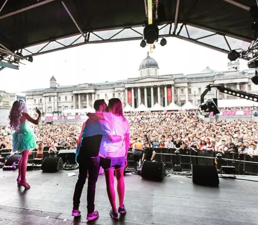 一对男女互换性别，一见钟情后生儿育女：有爱，性别有什么关系？