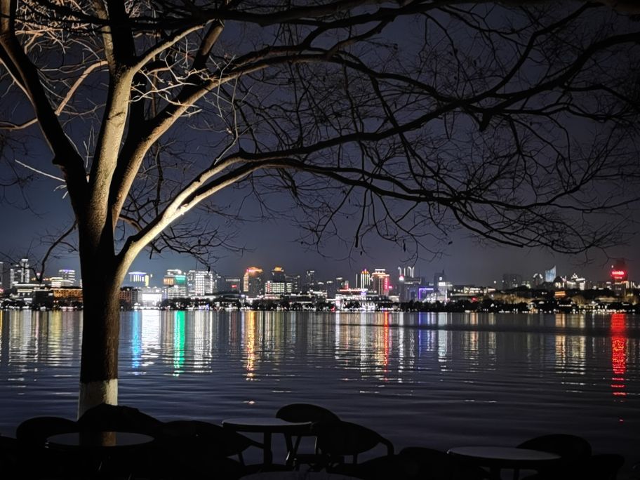 西湖夜游重启夜西湖美不胜收,开车夜游西湖视频夜景