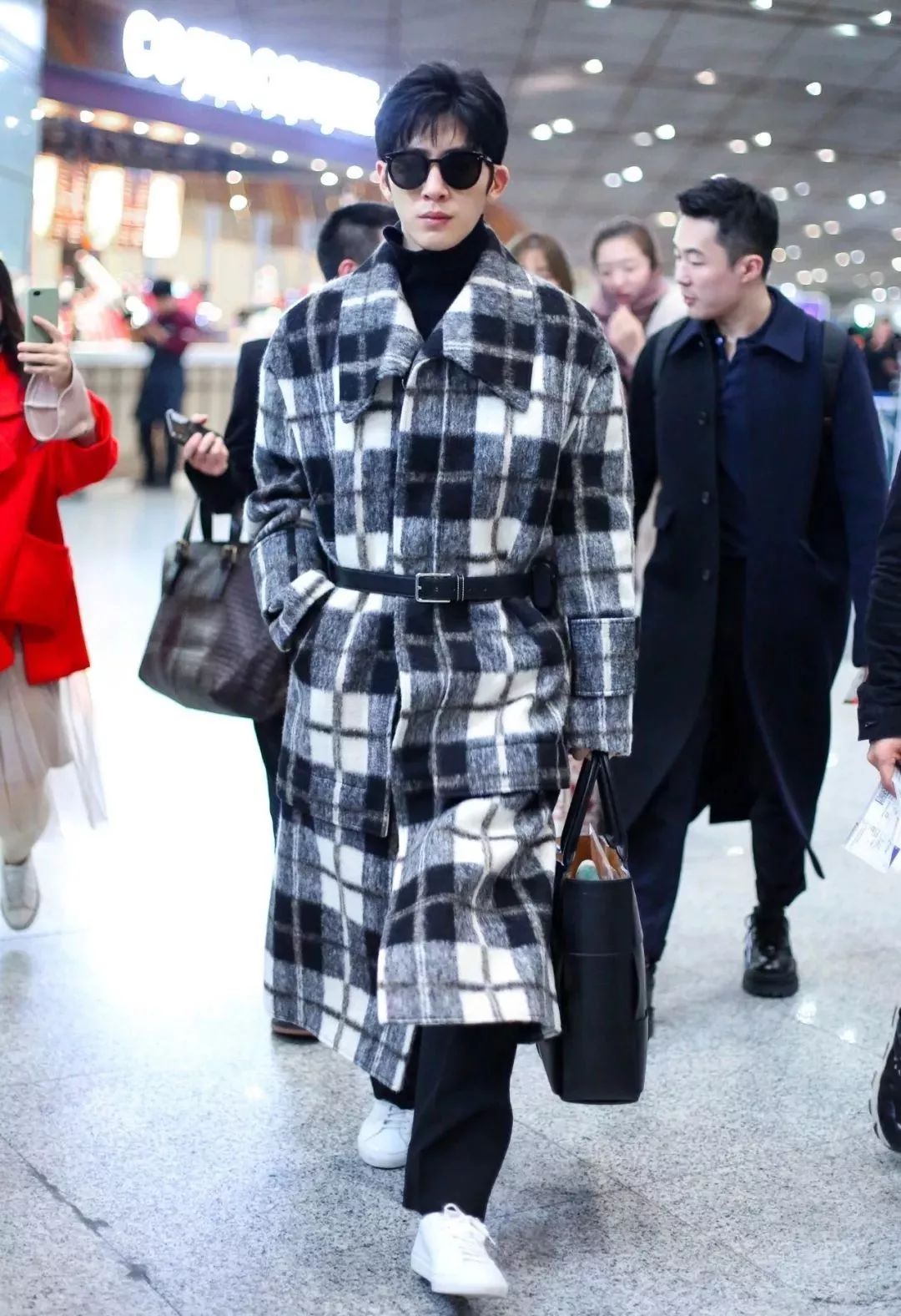 别再说每个男人衣柜里都需要一件风衣了！你们真的会搭配吗？