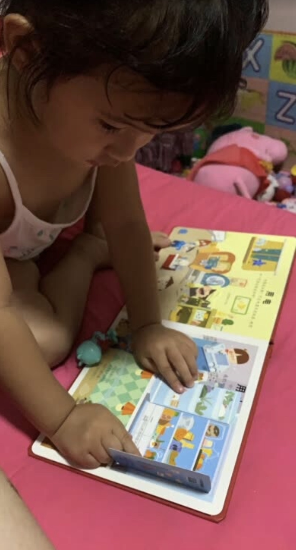 孩子碰插座危险,2岁小孩被插座电了