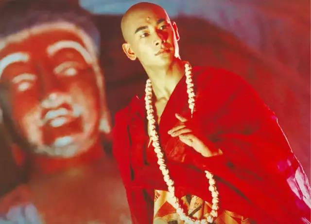 豆瓣8.5分，再看徐克的《青蛇》才明白，故事里许仙从未负白素贞