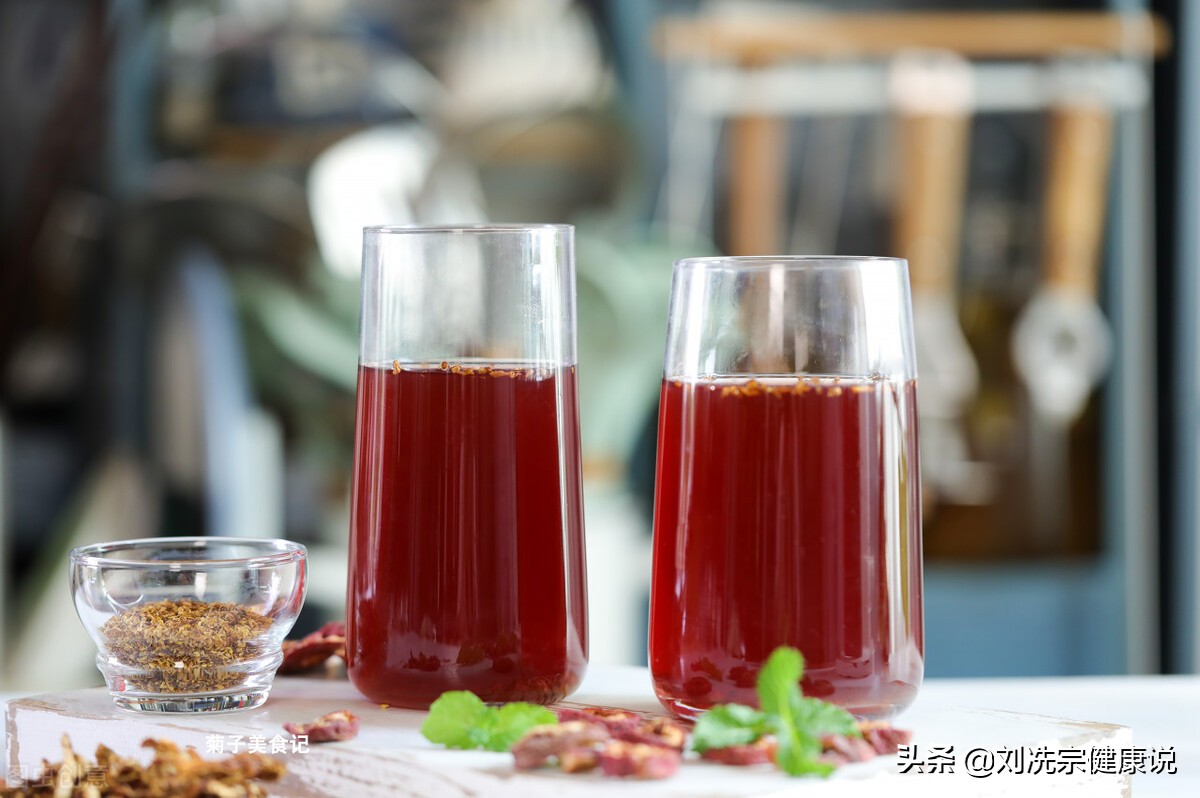 夏季炎热多出汗，饮水是关键！医生说如何正确饮水，也有讲究