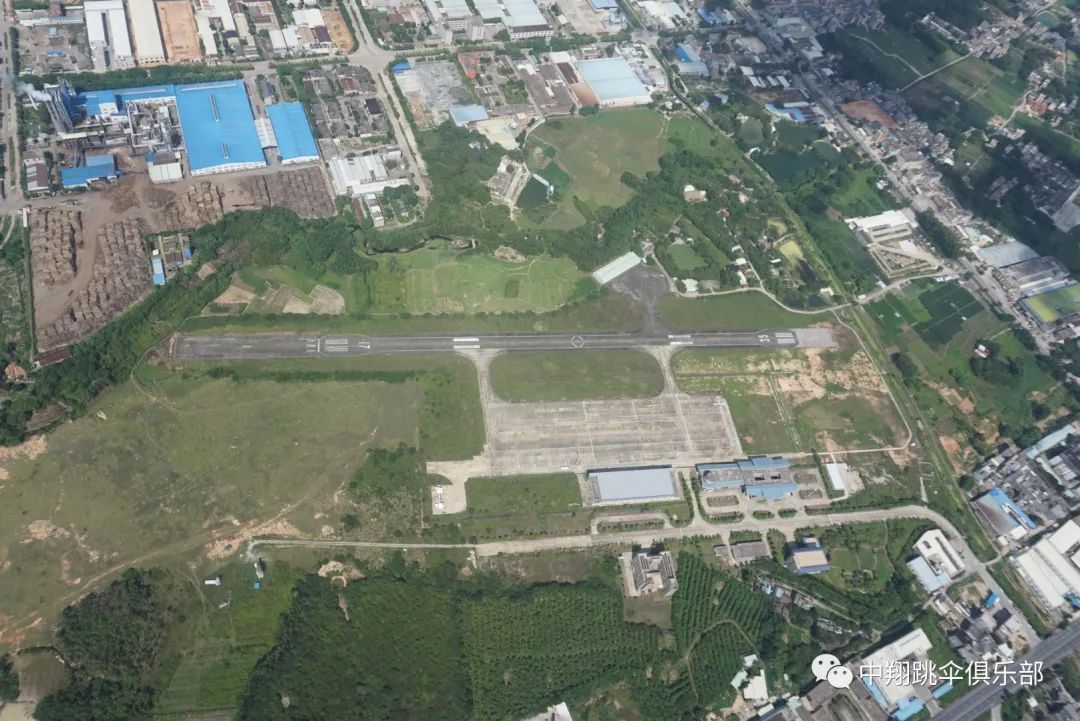 三亚高空跳伞一次费用多少,体验一次高空跳伞