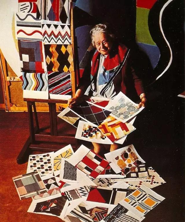 她亲眼看着自己的画作挂进卢浮宫，这位“时尚先锋”不输香奈儿