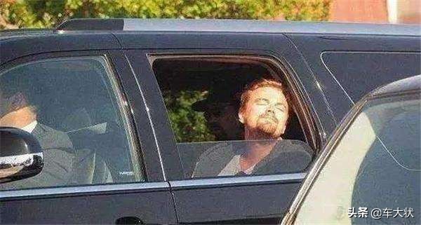 停车时忘记关车窗怎么一键升窗,加装一键升窗器自动落锁怎么关闭