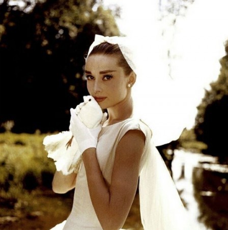 纪梵希爱赫本一辈子终身未娶,纪梵希真的爱赫本吗