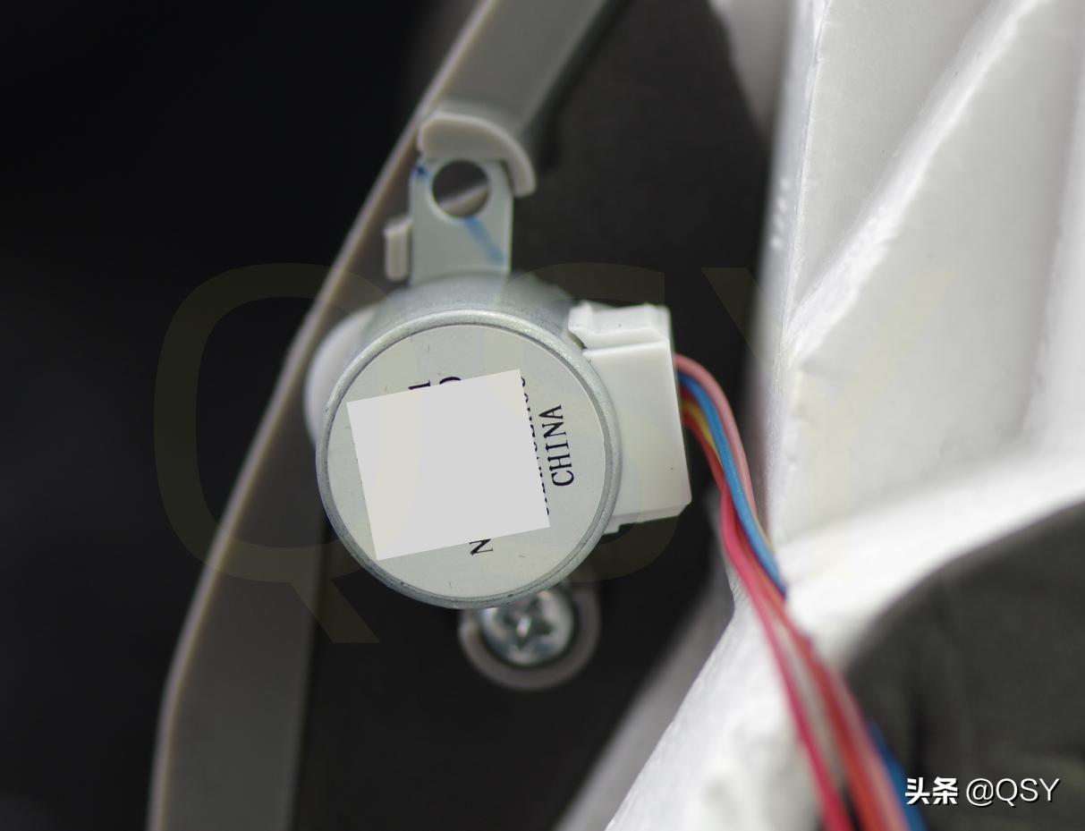 拆大金空调E-MAX5J系列1.5匹新三级体积小静音好