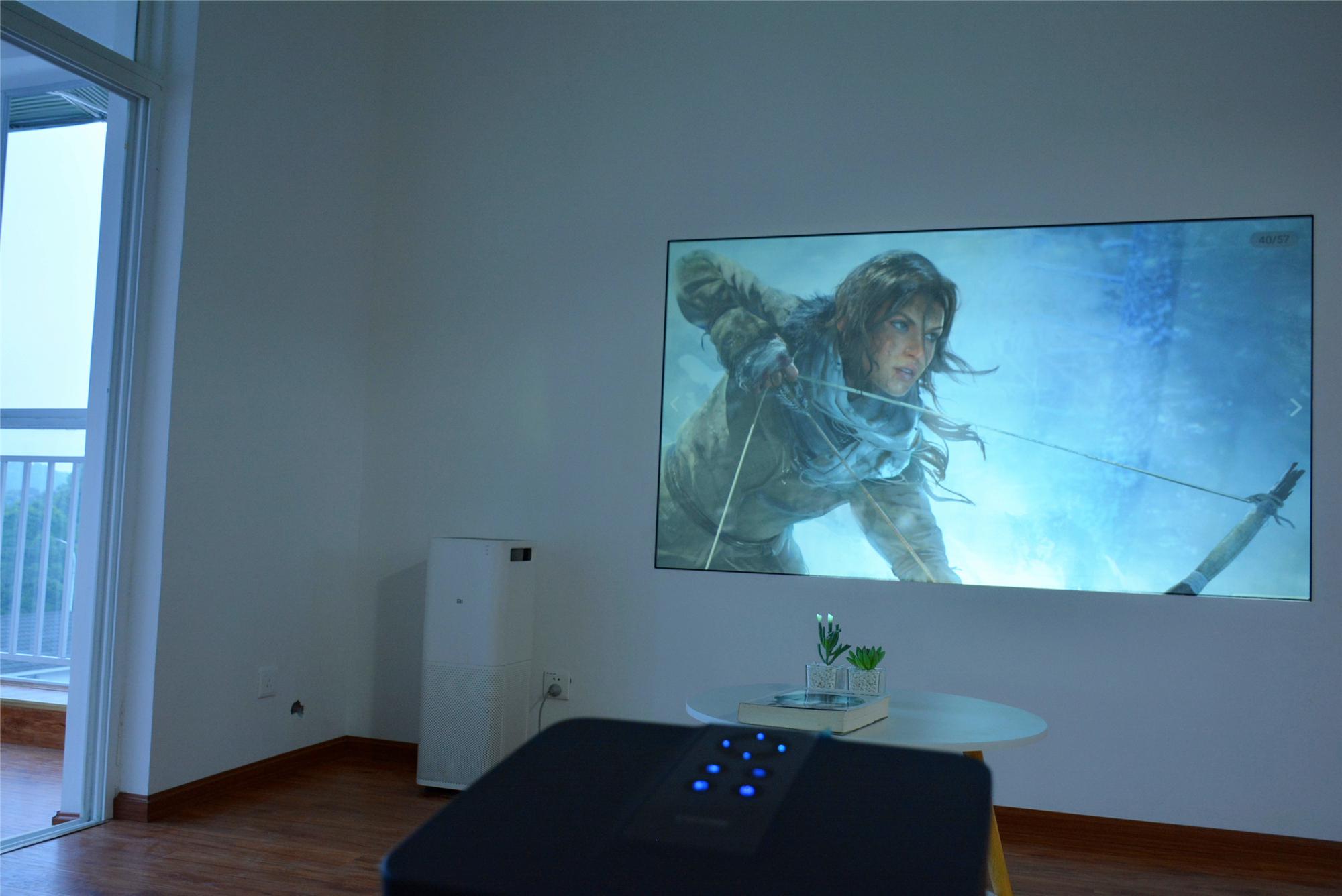 国产推出“新款LED投影”：900ANSI够不够用？白天开窗实测