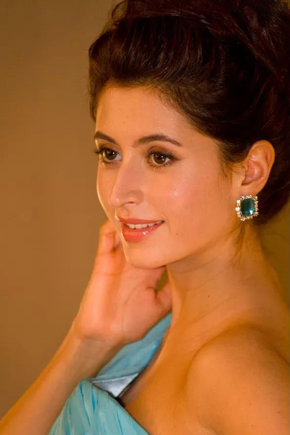 ps使用色彩调整命令修正偏黄照片,ps实战风格教程