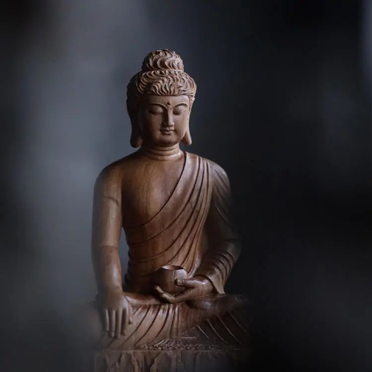 有些人拜着佛却做着亏心事儿,有些人整天拜佛却总做坏事