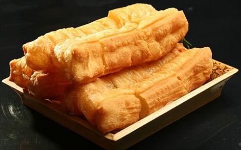 油条的做法最好吃的,大油条最简单的做法全过程