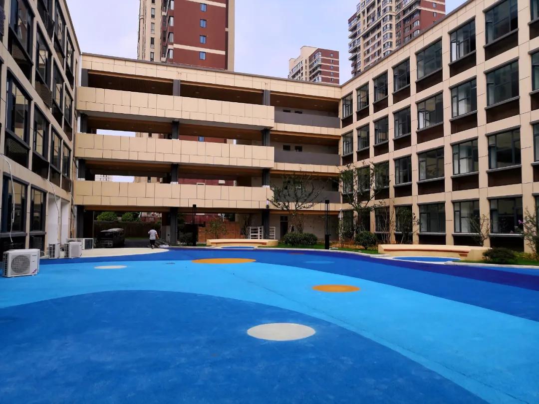 金陵小学和南师附小哪个好一些,金陵小学仙林湖校区一学期学费