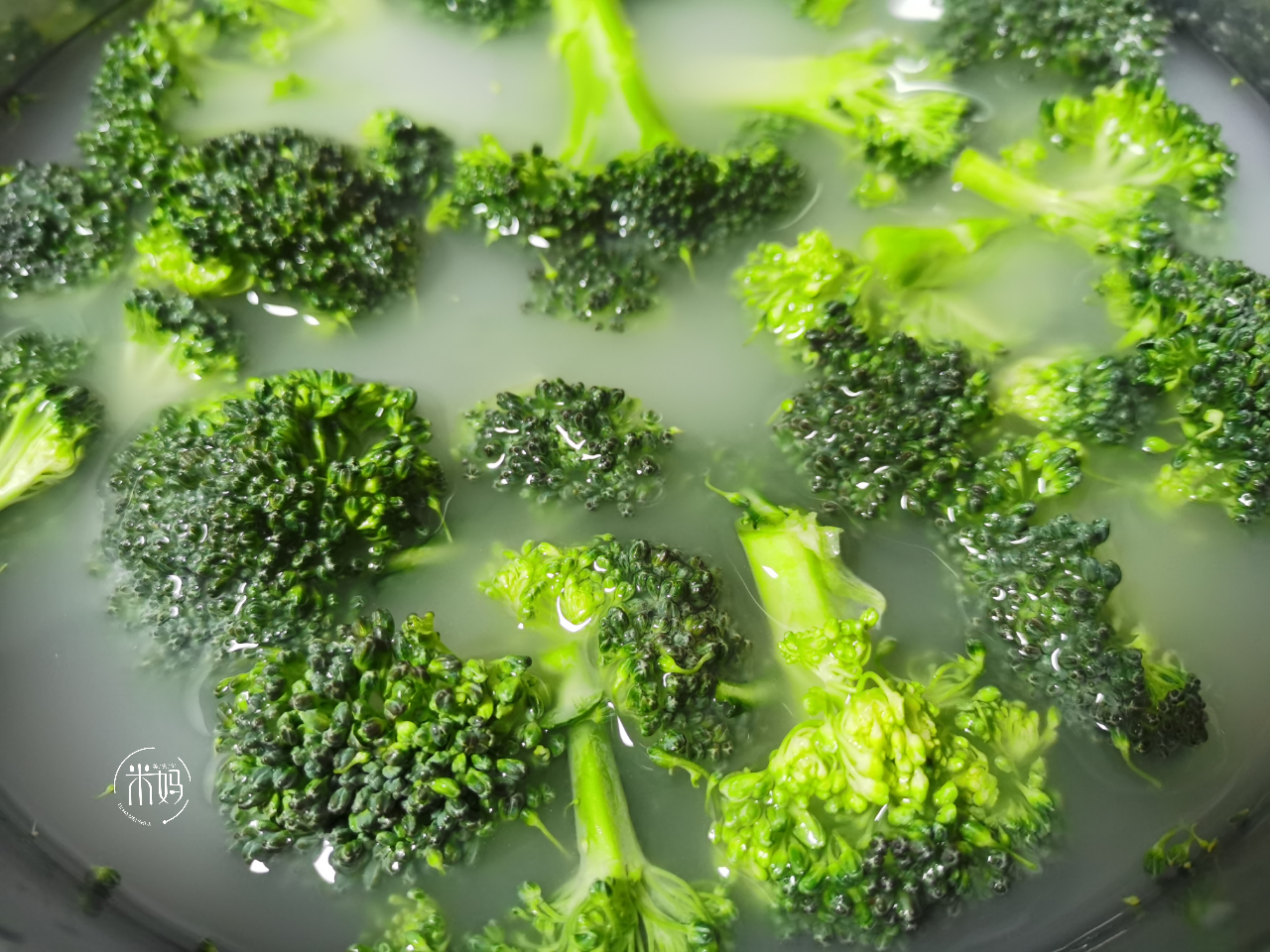 炒西兰花千万别焯水大厨教你一招,炒西兰花切记不要直接焯水