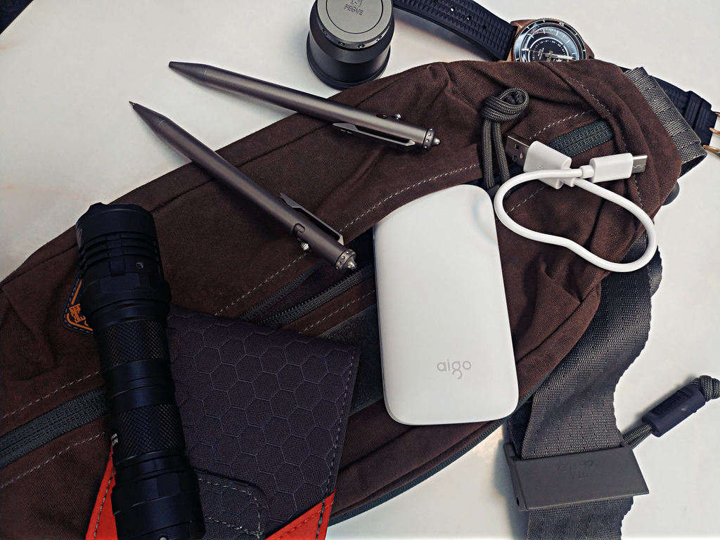 爱国者aigo充电宝,aigo爱国者充电宝拆解