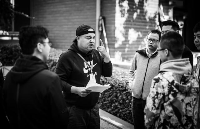 兼职“车模”，横店群演的AI新工作|甲子光年