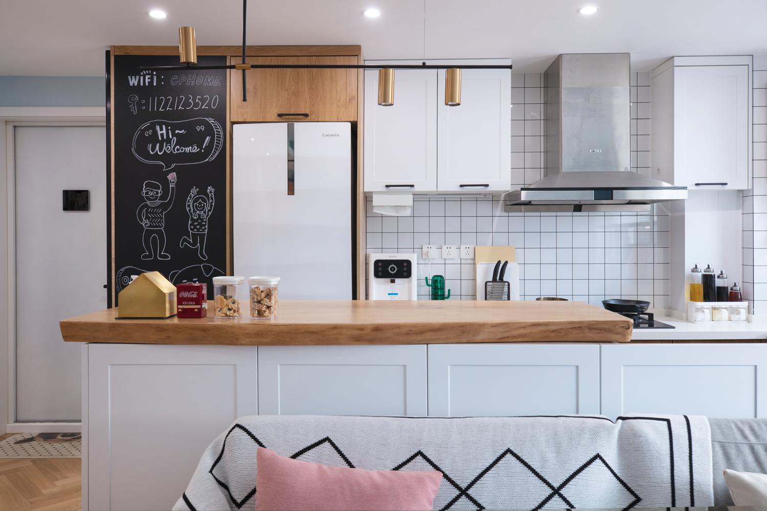 空调装在厨房有油烟怎么办,厨房油烟大怎么装空调