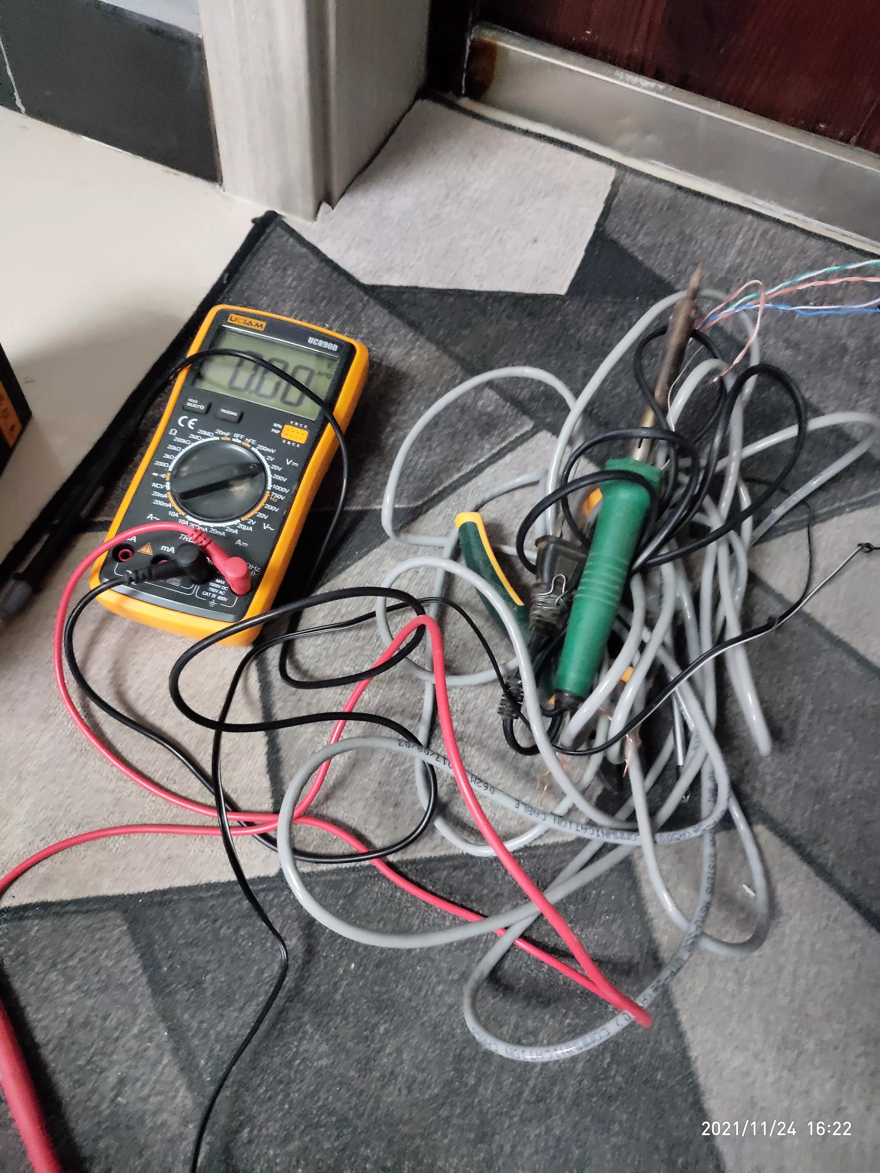 指纹锁的电池没电了找谁换电池,指纹锁4节5号电池改18650电池