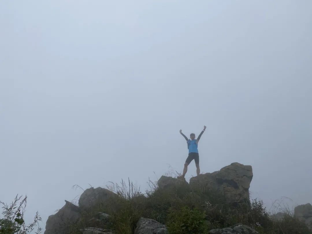 跑步带腰包的压缩裤,专业高弹跑步压缩裤测评